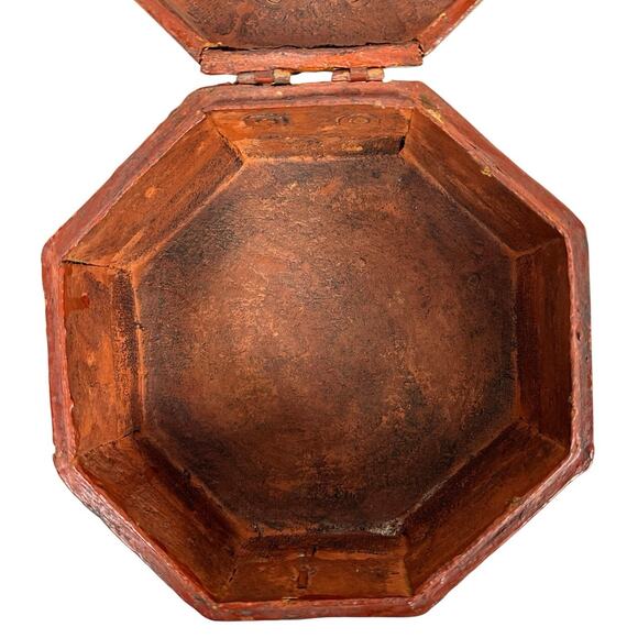 Asian Octagonal Large Papier-mâché  Lacquered Trinket Box with Latch-Unique! - Picture 7 of 10